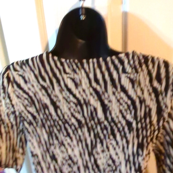 Magic Scarf Womens One Size Top Polyester Animal Print 1/2 Sleeves V-Neck NWOT - Picture 10 of 11